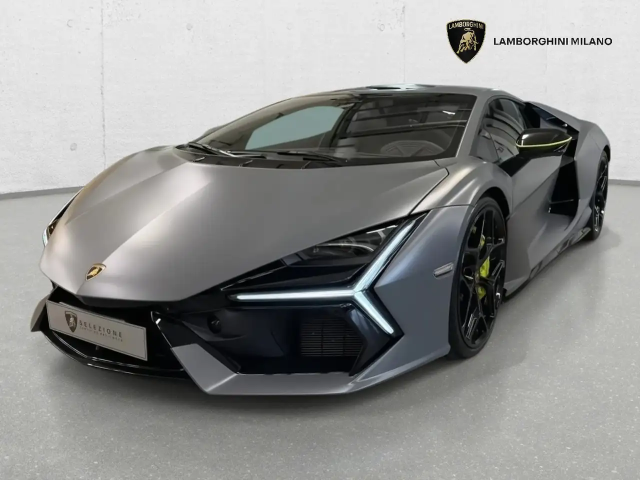 Lamborghini Revuelto 6.5 v12 hpev — photo 1 of 12