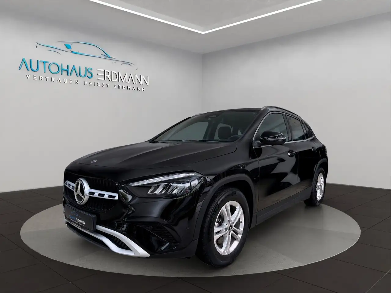 Mercedes-Benz GLA 200 Automatik*Navi*LED*Park-Paket*1.Hand — photo 1 of 20