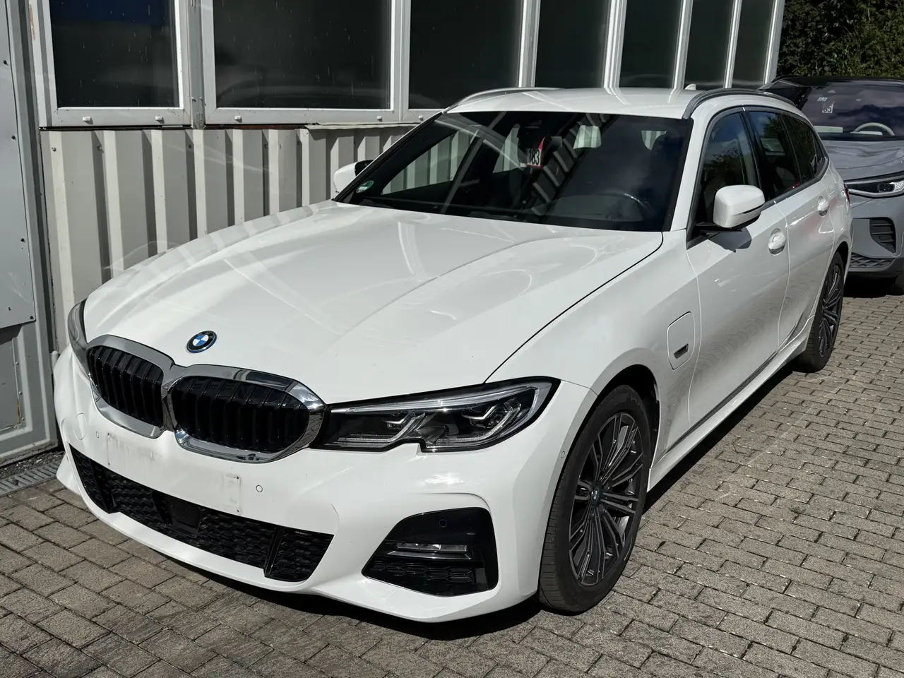 BMW 330 xDrive*M Sport*AHK*ACC*HUD*Cam*HiFi*Laser*1H — photo 1 of 3