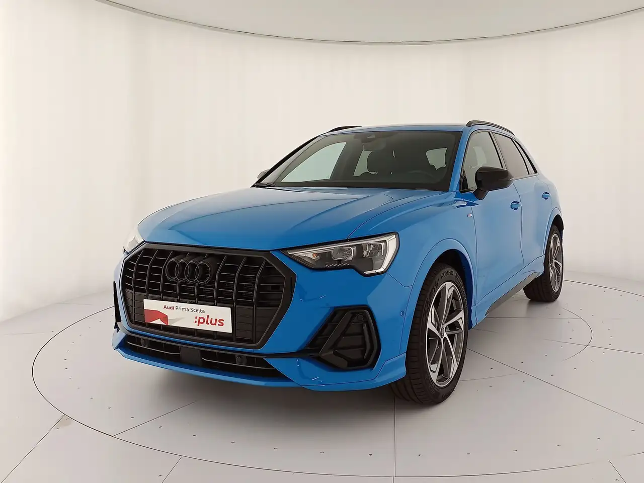 Audi Q3 35 1.5 tfsi identity black s-tronic — photo 1 of 14