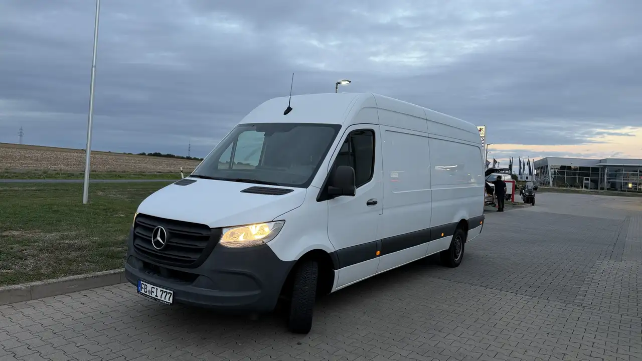 Mercedes-Benz Sprinter 317 CDI Lang L3H2 170ps — photo 1 of 13