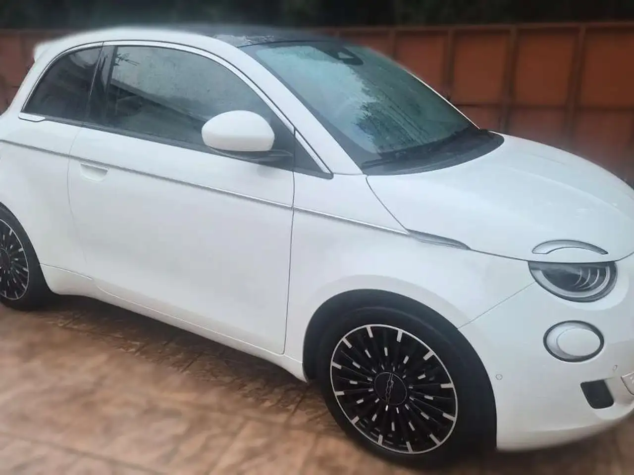 Fiat 500 laPrima Hb 320km 87kW (118cv) — photo 1 of 5