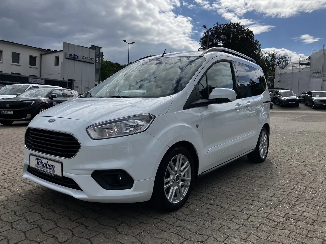 Ford Tourneo Courier 1.0 EcoBoost Titanium SYNC-3+SHZ — photo 1 of 22
