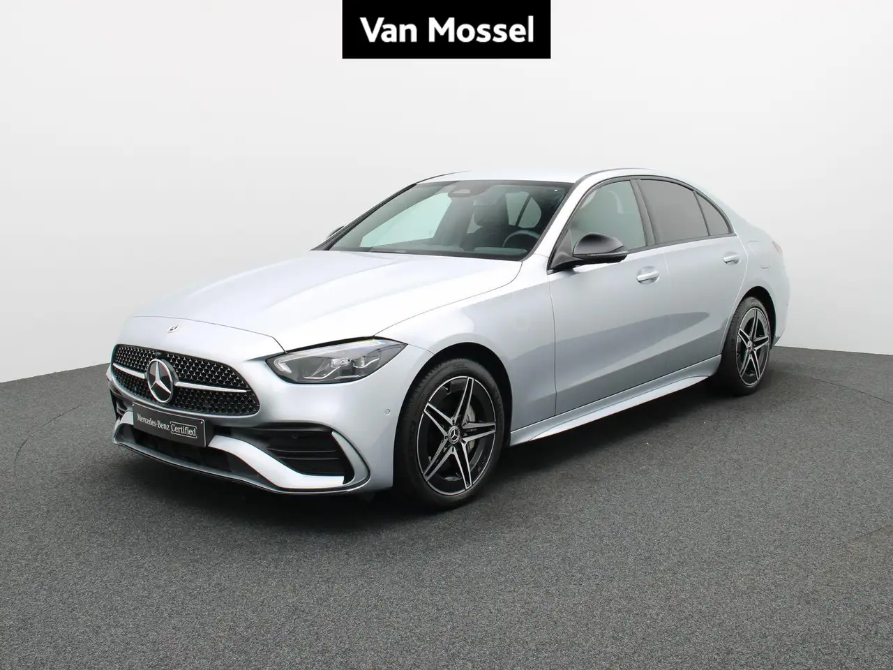 Mercedes-Benz C 300 e AMG Line + TREKHAAK + NIGHTPAKKET + CARPLAY + — photo 1 of 15