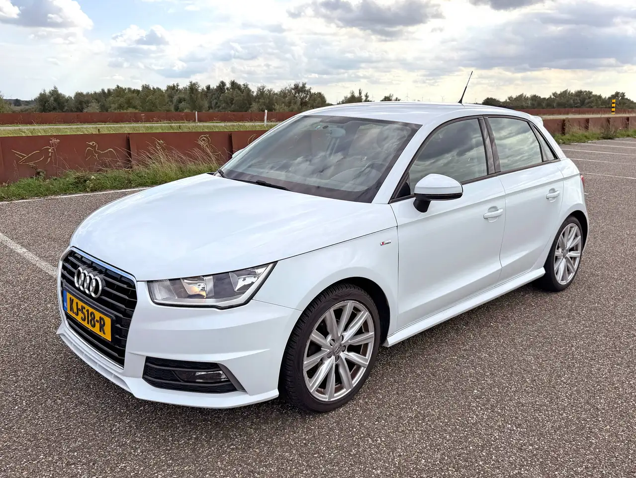 Audi A1 Sportback 1.0 TFSI S-Line, Airco, Cruise — photo 1 of 20