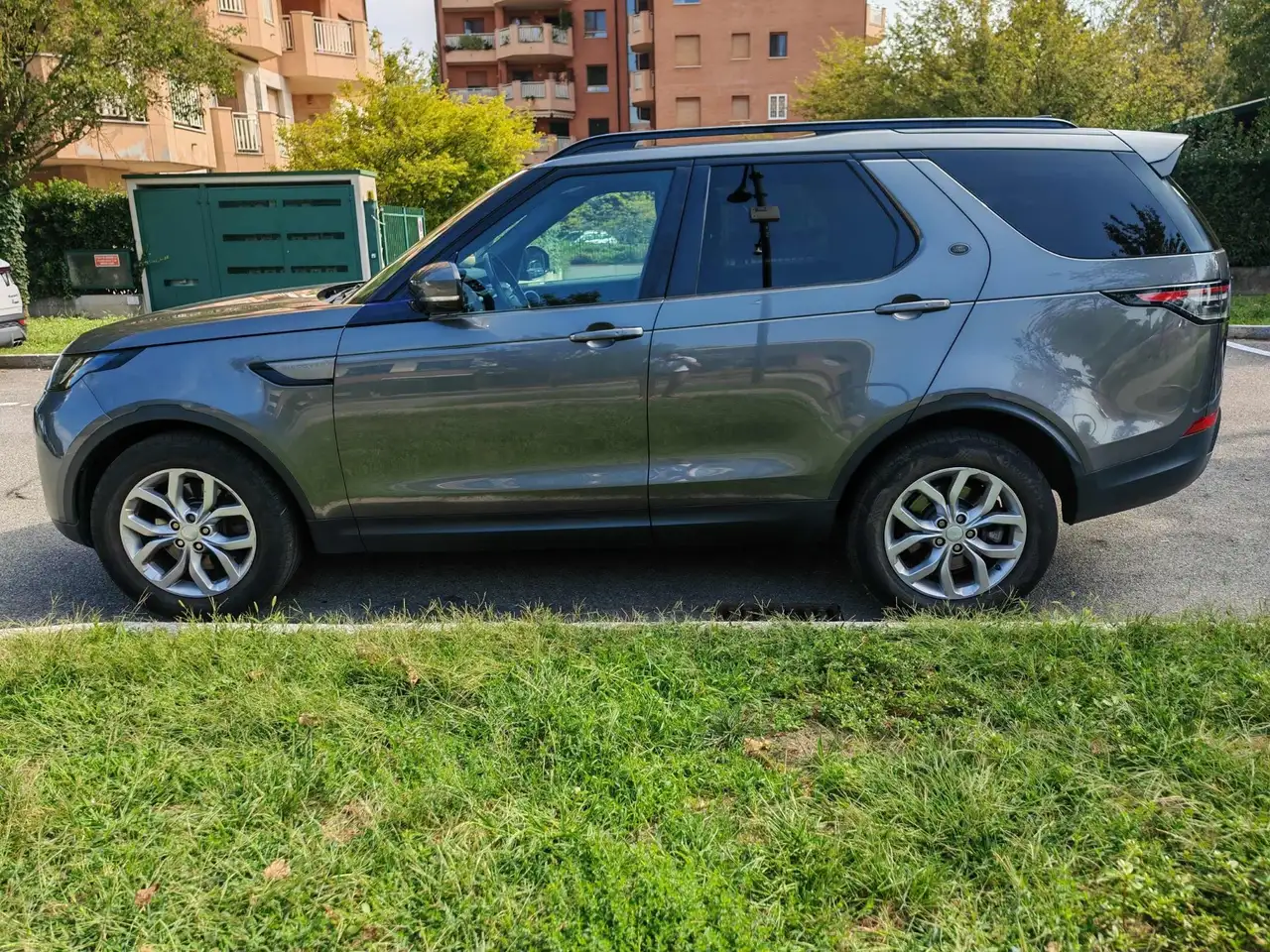 Land Rover Discovery 2.0 sd4 SE 240cv 5p.ti auto — photo 1 of 14