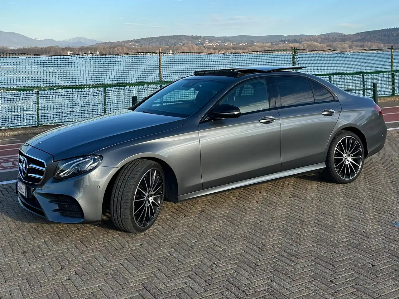 Mercedes-Benz E 220 E 220 d AMG Line auto — photo 1 of 12