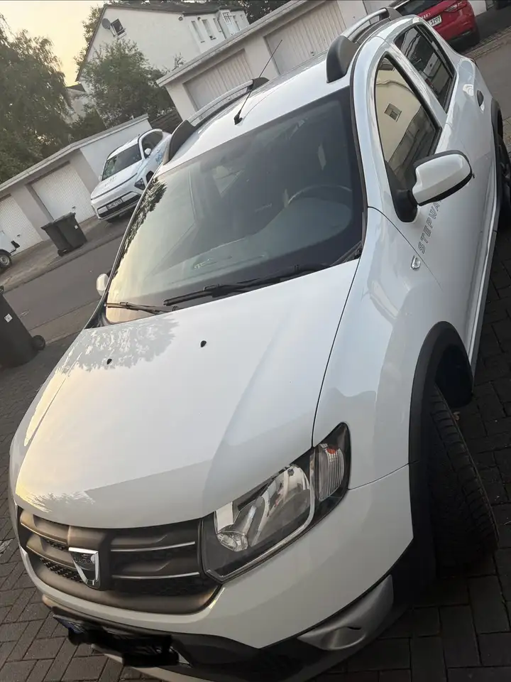 Dacia Sandero Stepway dCi 90 S&S Prestige — photo 1 of 6