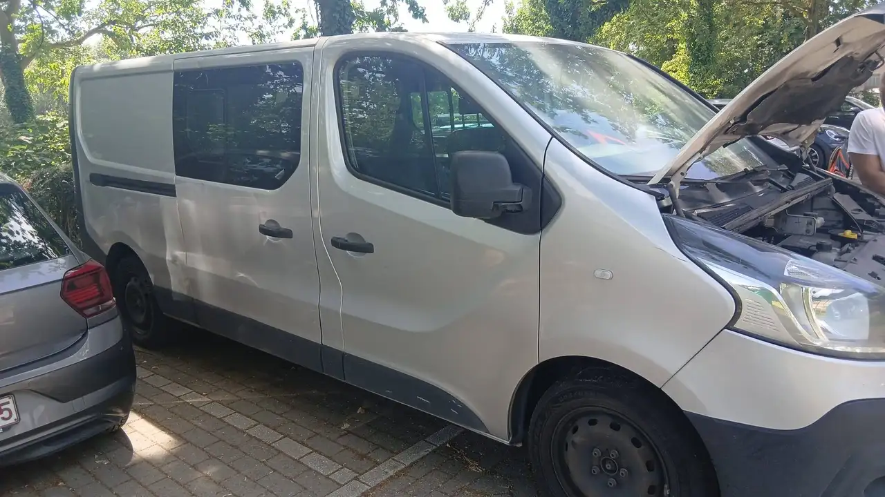 Renault Trafic Long 1.6 dubbel cabine/ motor defect / 7 pl — photo 1 of 5