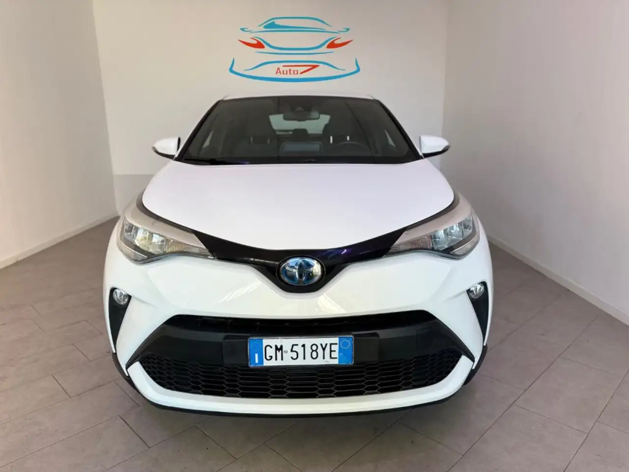 Toyota C-HR 1.8 Hybrid E-CVT GR Sport — photo 1 of 15