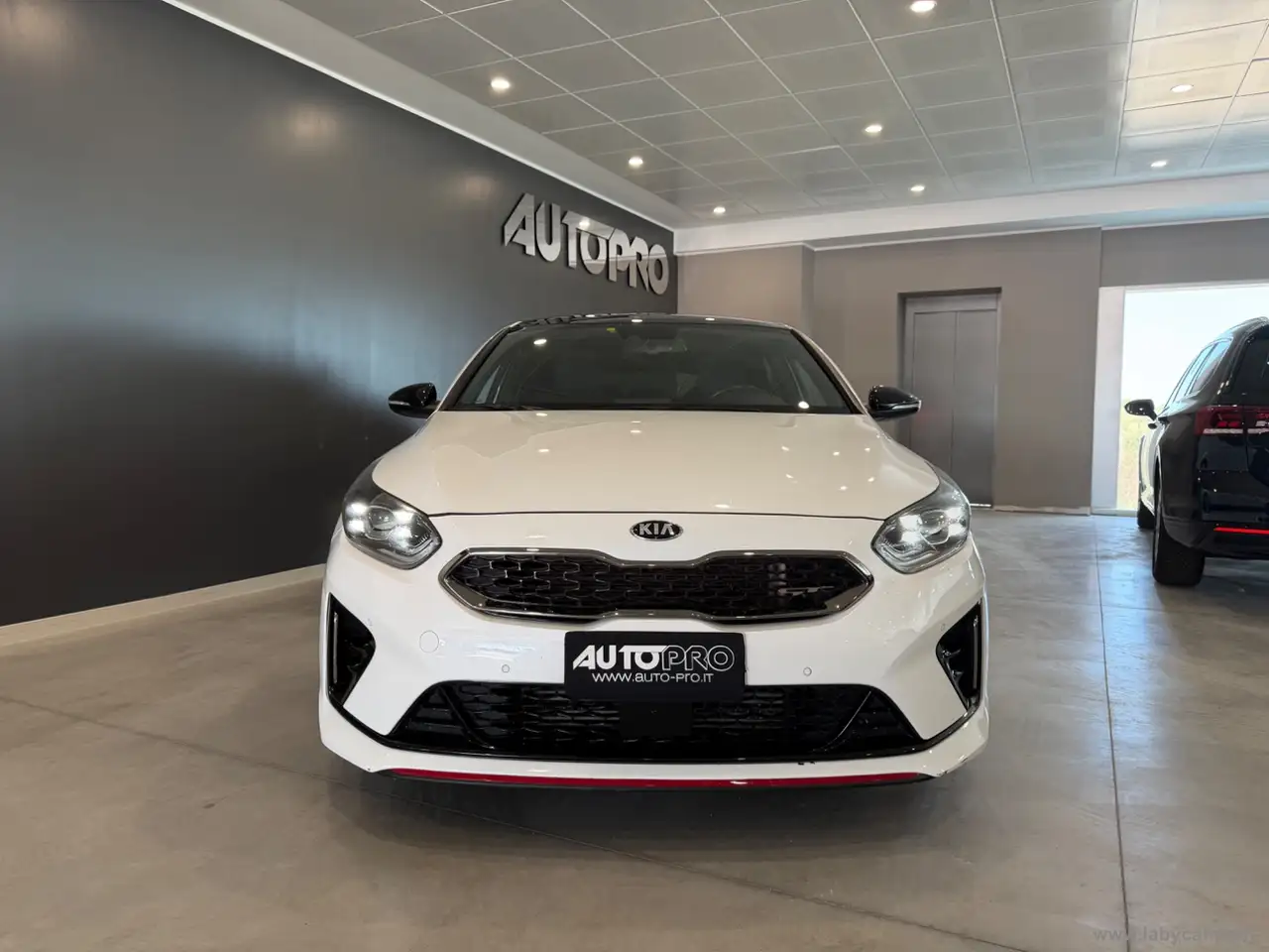 Kia ProCeed / pro_cee'd 1.6 T-GDI DCT GT — photo 1 of 15
