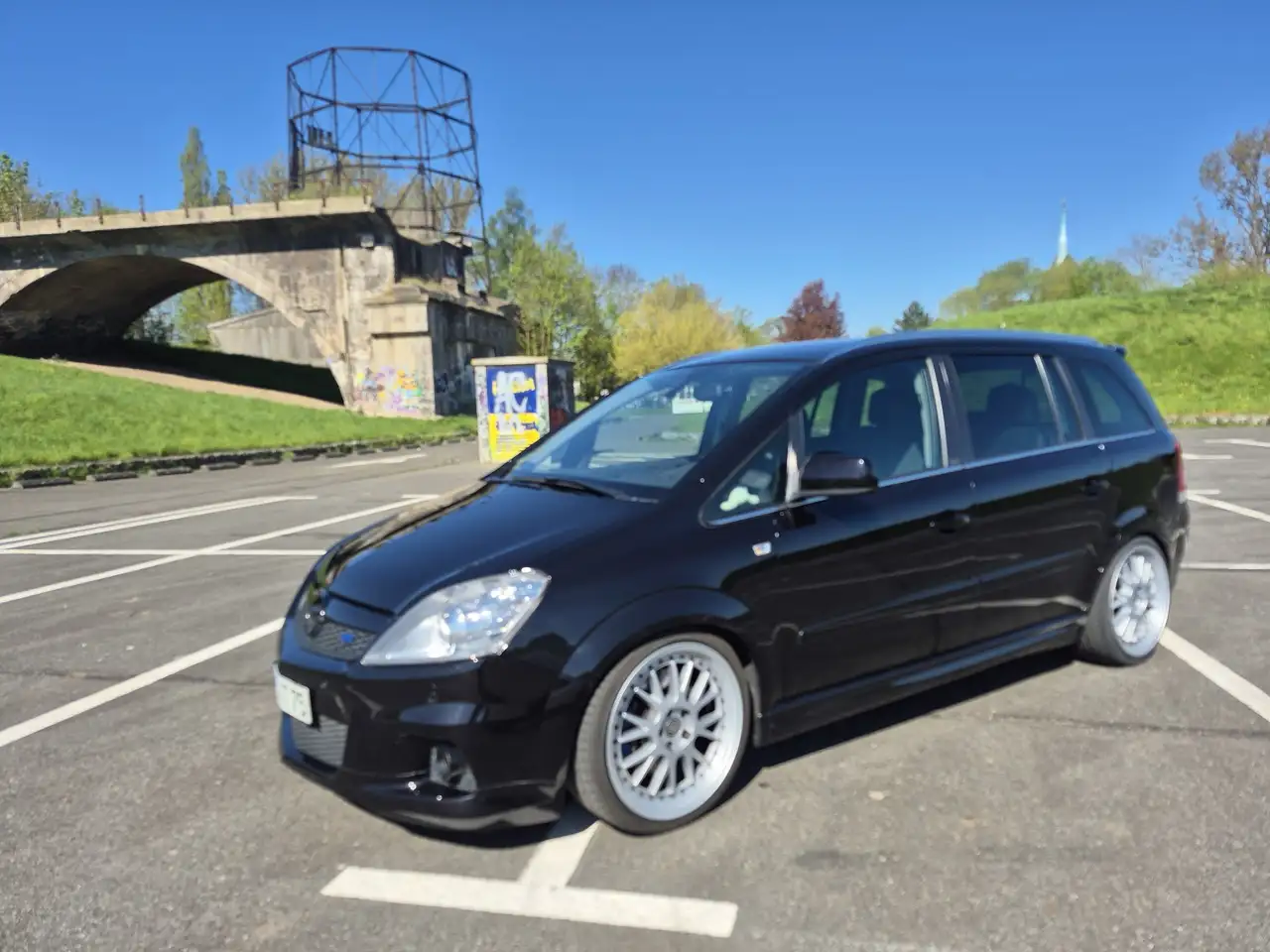 Opel Zafira OPC — photo 1 of 18
