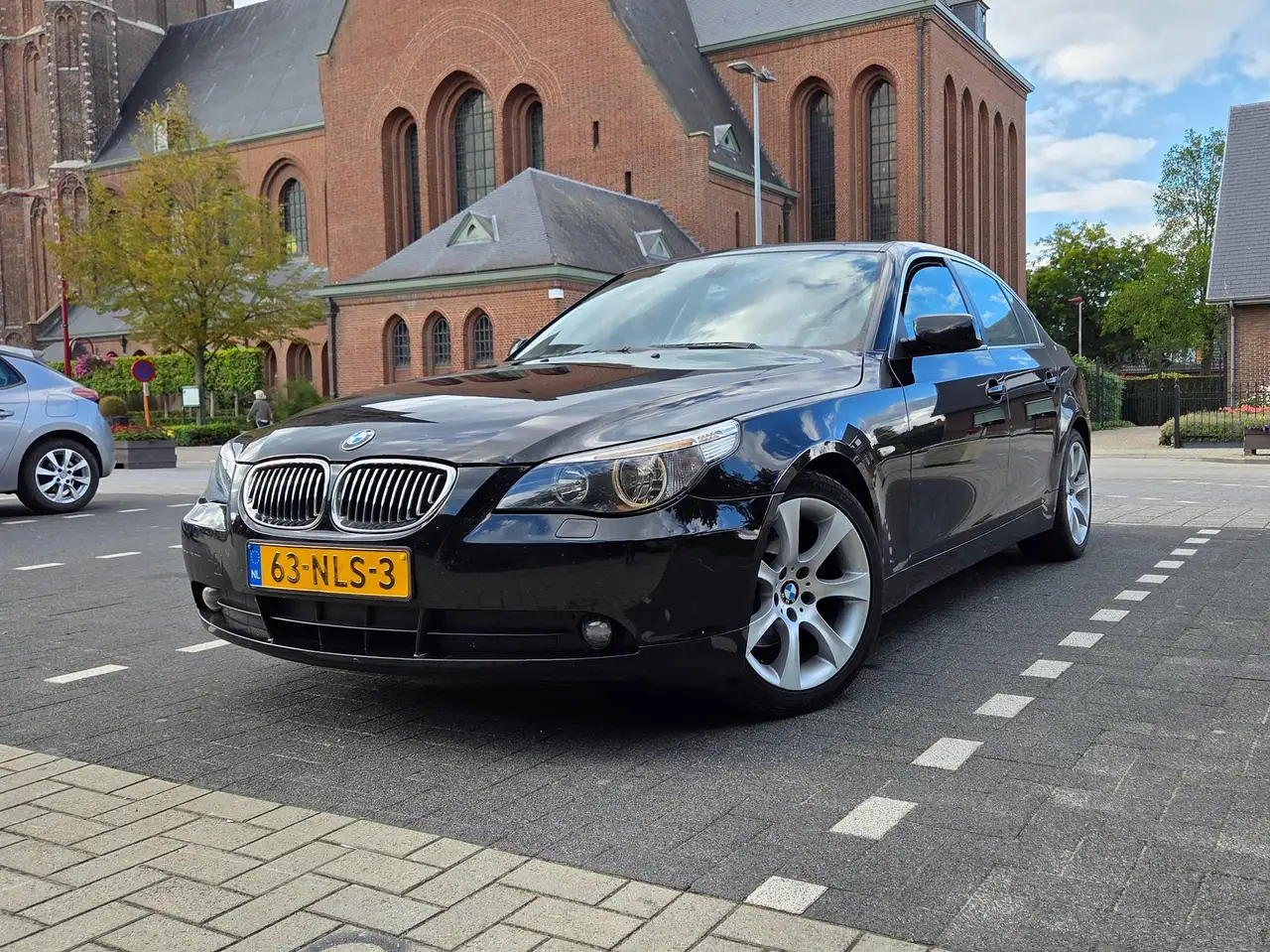 BMW 520 520 520i — photo 1 of 14
