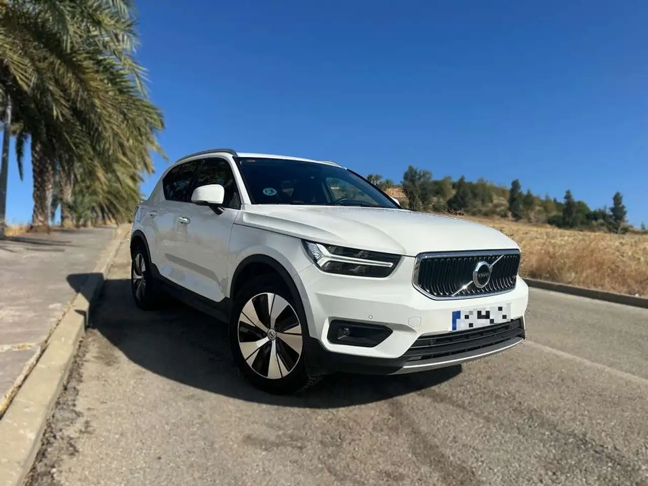 Volvo XC40 T3 Momentum Core Aut. — photo 1 of 6