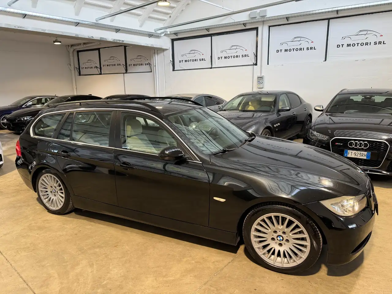 BMW 325 i Touring MANUALE-TRAZ.POST- 6 CILINDRI — photo 1 of 14