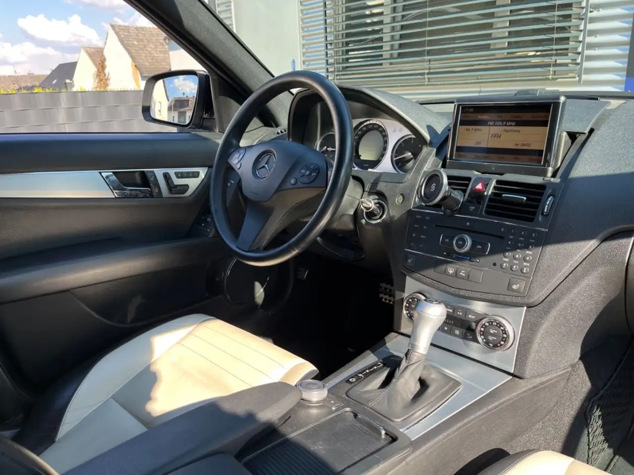Mercedes-Benz C 320 CDI Lim AMG Styling Avantgarde Designo*LED — photo 1 of 31
