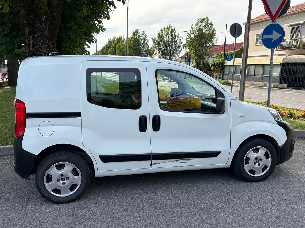 Fiat Fiorino 2 Posti Vetrato — photo 1 of 6