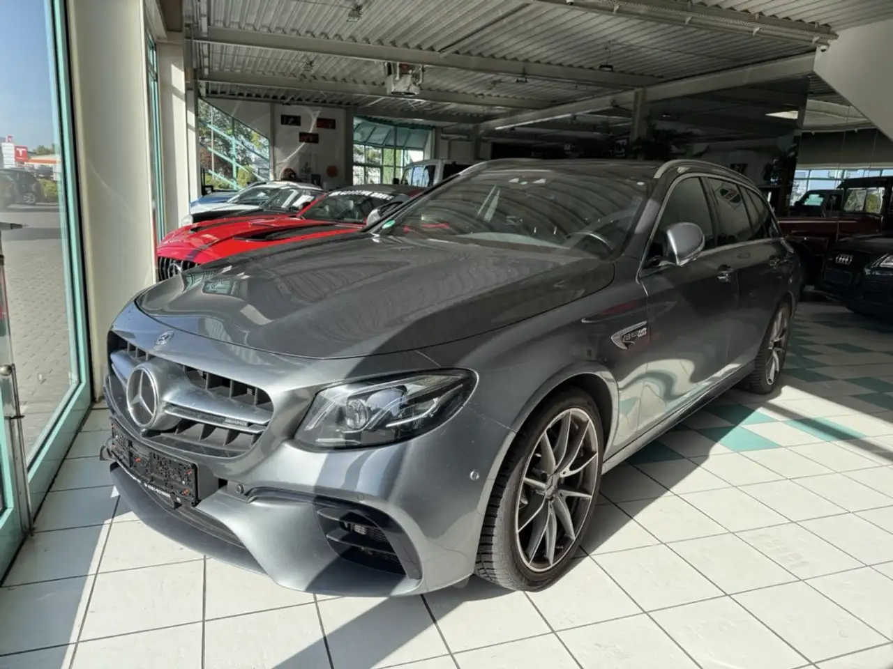 Mercedes-Benz E 63 AMG 4MATIC — photo 1 of 9