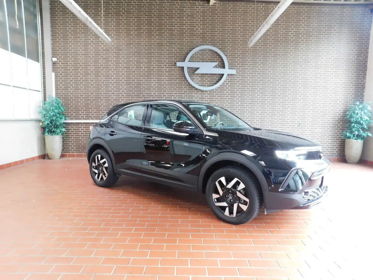 Opel Mokka Elegance — photo 1 of 15