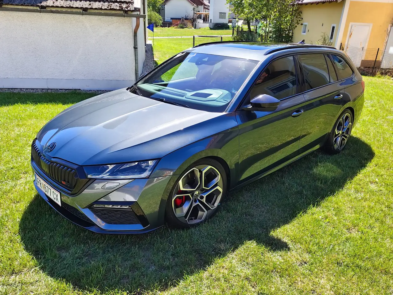 Skoda Octavia Octavia Combi RS DSG — photo 1 of 33
