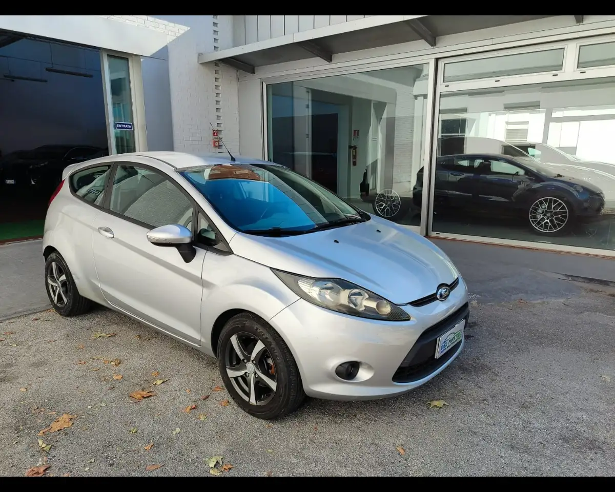 Ford Fiesta 3 Porte 1.4 TDCi + — photo 1 of 15