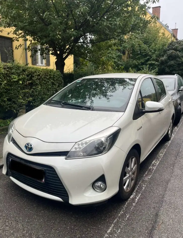 Toyota Yaris 1.5 VVT-i Hybrid — photo 1 of 10