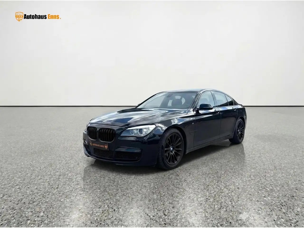 BMW 730 730 / 7er-Reihe Allrad Diesel xDrive Aut.VOLLAUSTATTUNG / Kamera / Navi / Schiebedach / Sitzheiz. / Tempomat — photo 1 of 13