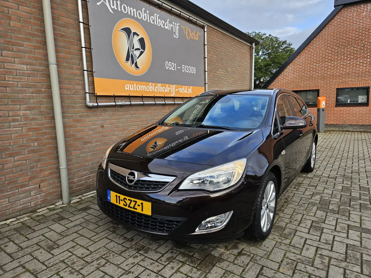 Opel Astra Sports Tourer 1.4 Turbo Cosmo — photo 1 of 32