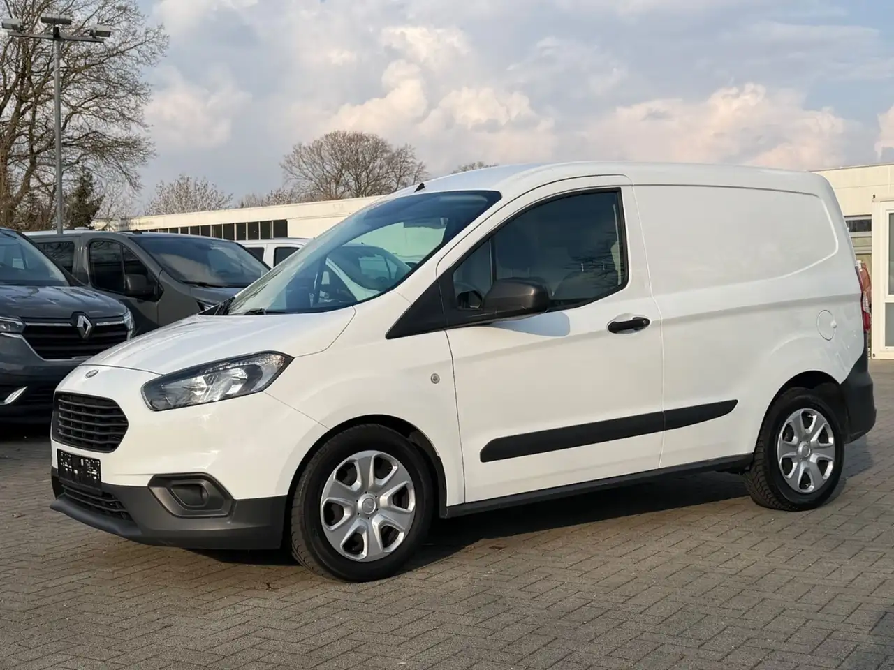 Ford Transit Courier TRANSIT COURIER TREND KLIMA/SERVICE+TÜV NEU !! — photo 1 of 11