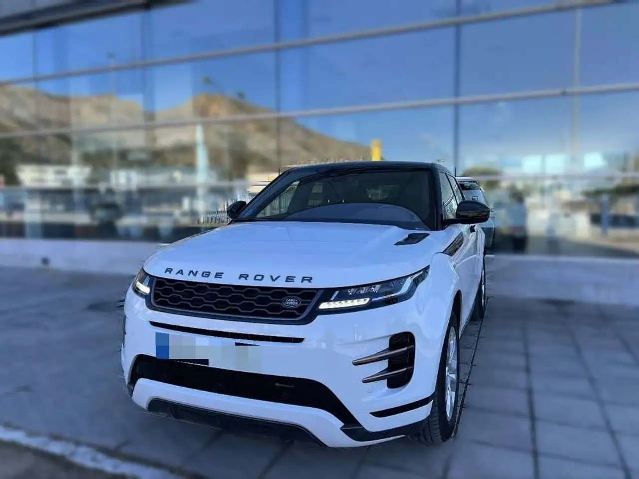 Land Rover Range Rover Evoque 2.0 D163 R-Dynamic HSE AUTO 4WD MHEV — photo 1 of 12