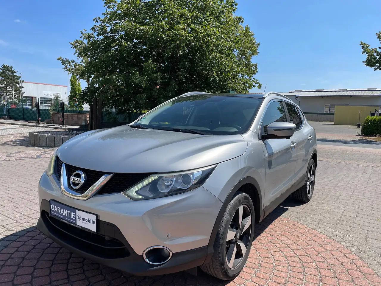 Nissan Qashqai 360°KAMERA+PANORAMA+SPURHALTE+NAVI — photo 1 of 15