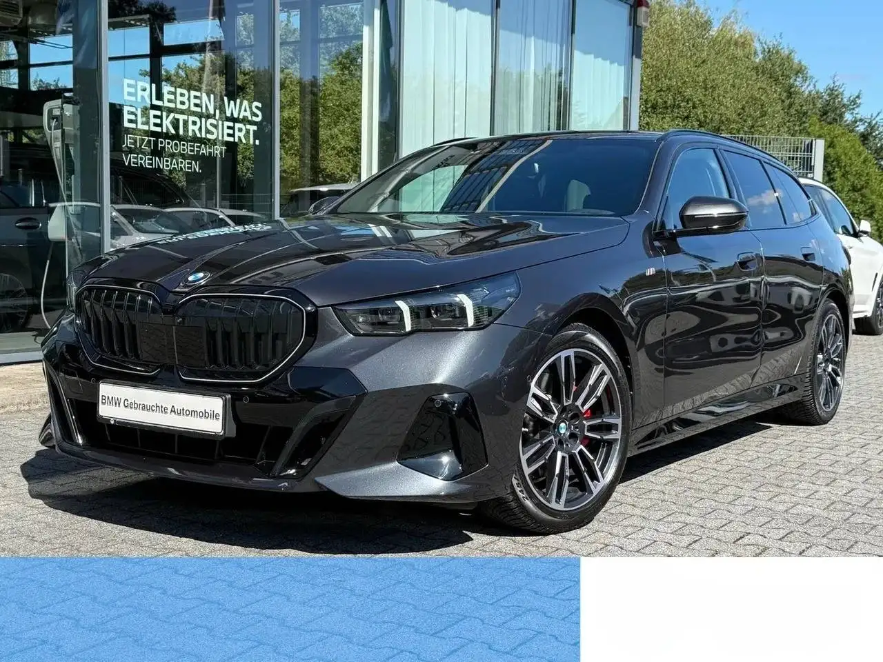 BMW 520 d Touring M Sport Pro — photo 1 of 15