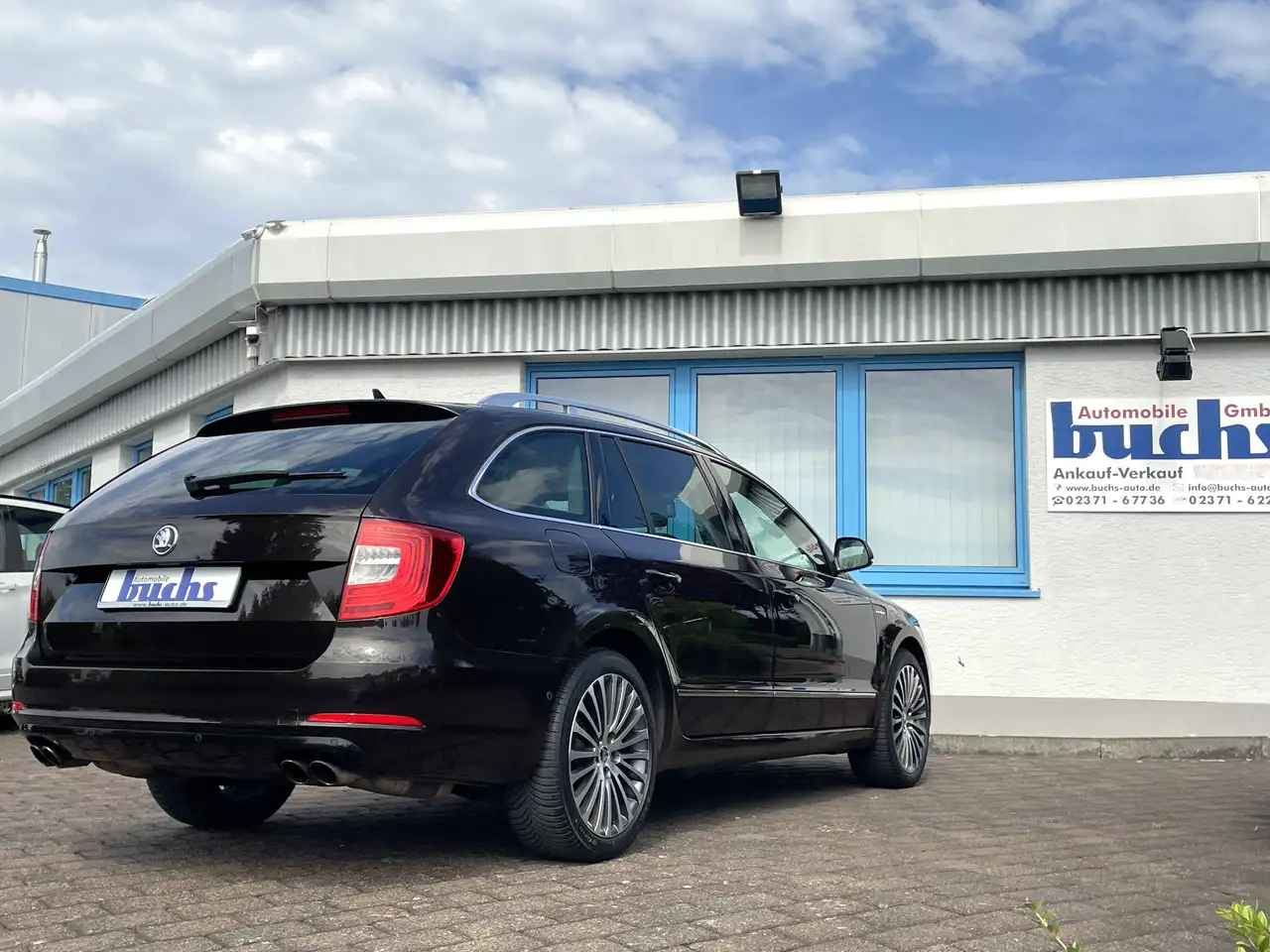 Skoda Superb Combi 2.0 TSI Laurin & Klement Pano DAB Navi — photo 1 of 32