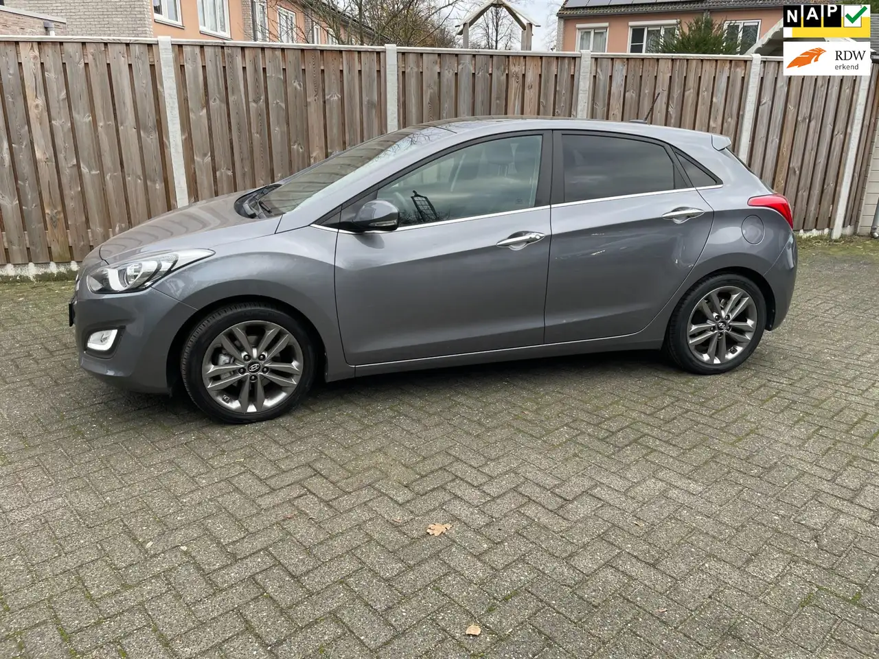 Hyundai i30 1.6 GDI i-Motion Plus schuifdak half leder cruisec — photo 1 of 23