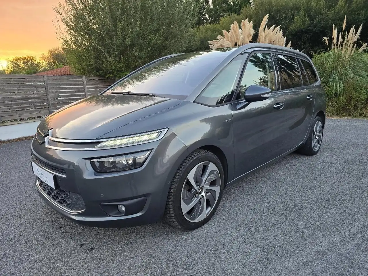 Citroen C4 2.0 HDI 150 Exclusive 7 places toit pano — photo 1 of 10