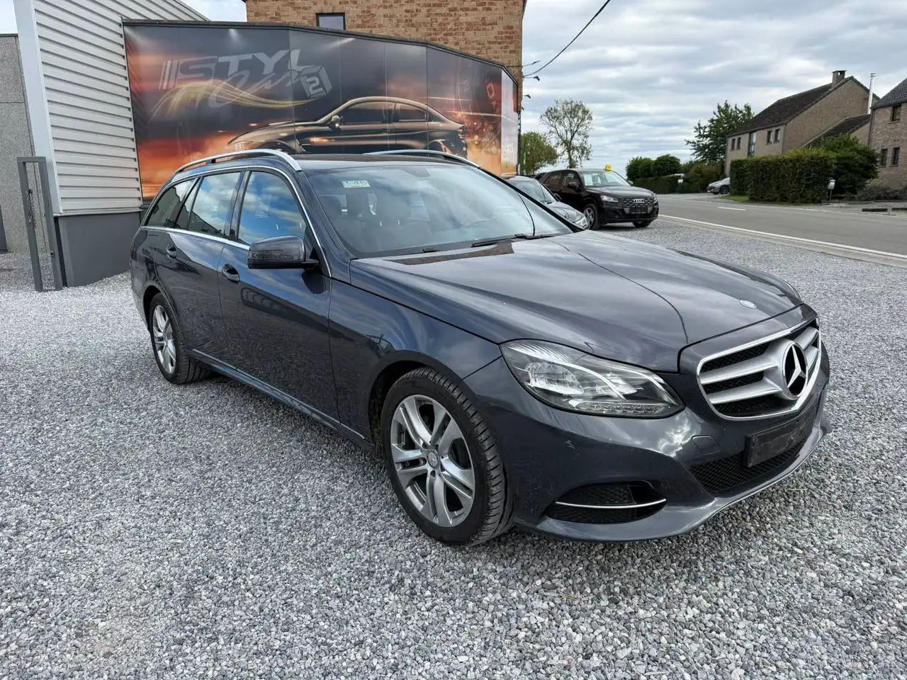 Mercedes-Benz E 200 MERCEDES CLASSE E 200 **AVANTGARDE** BOITE AUTO** 12 MOIS DE GARANTIE — photo 1 of 7