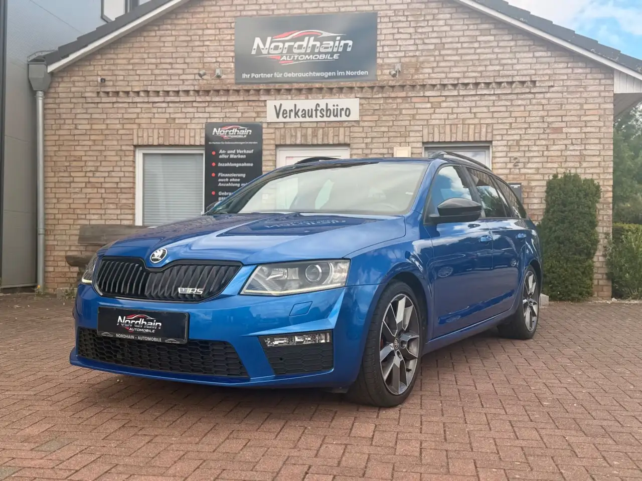 Skoda Octavia Combi RS/LED|SHZ|NAVI|TEMPO|LEDER|PANO| — photo 1 of 31