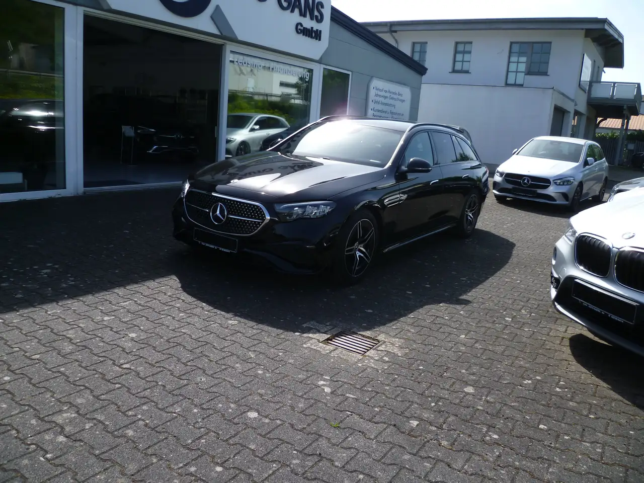 Mercedes-Benz E 200 E 200 AMG Line Advanced (214.250) — photo 1 of 20