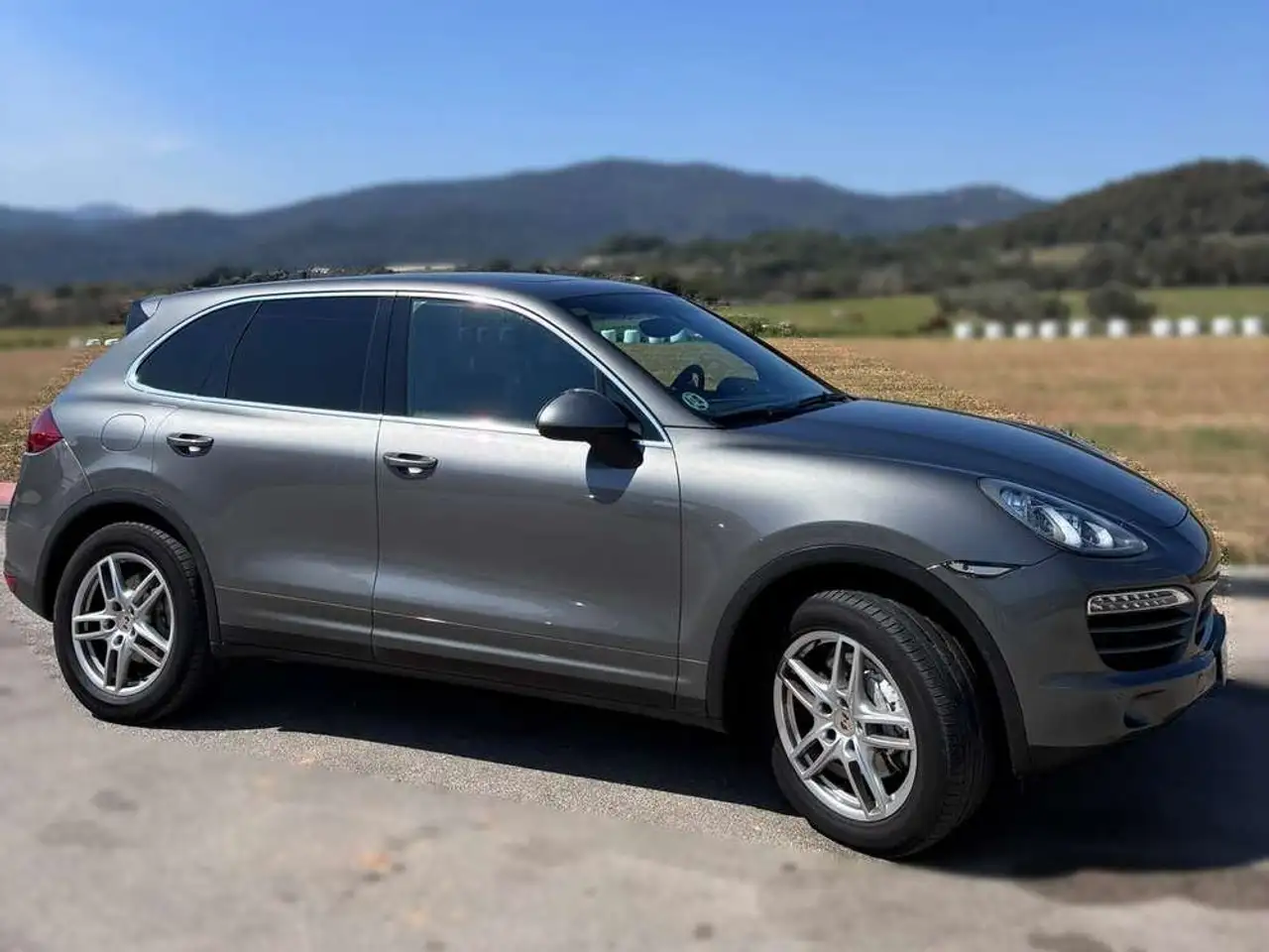 Porsche Cayenne Diesel Aut. — photo 1 of 30