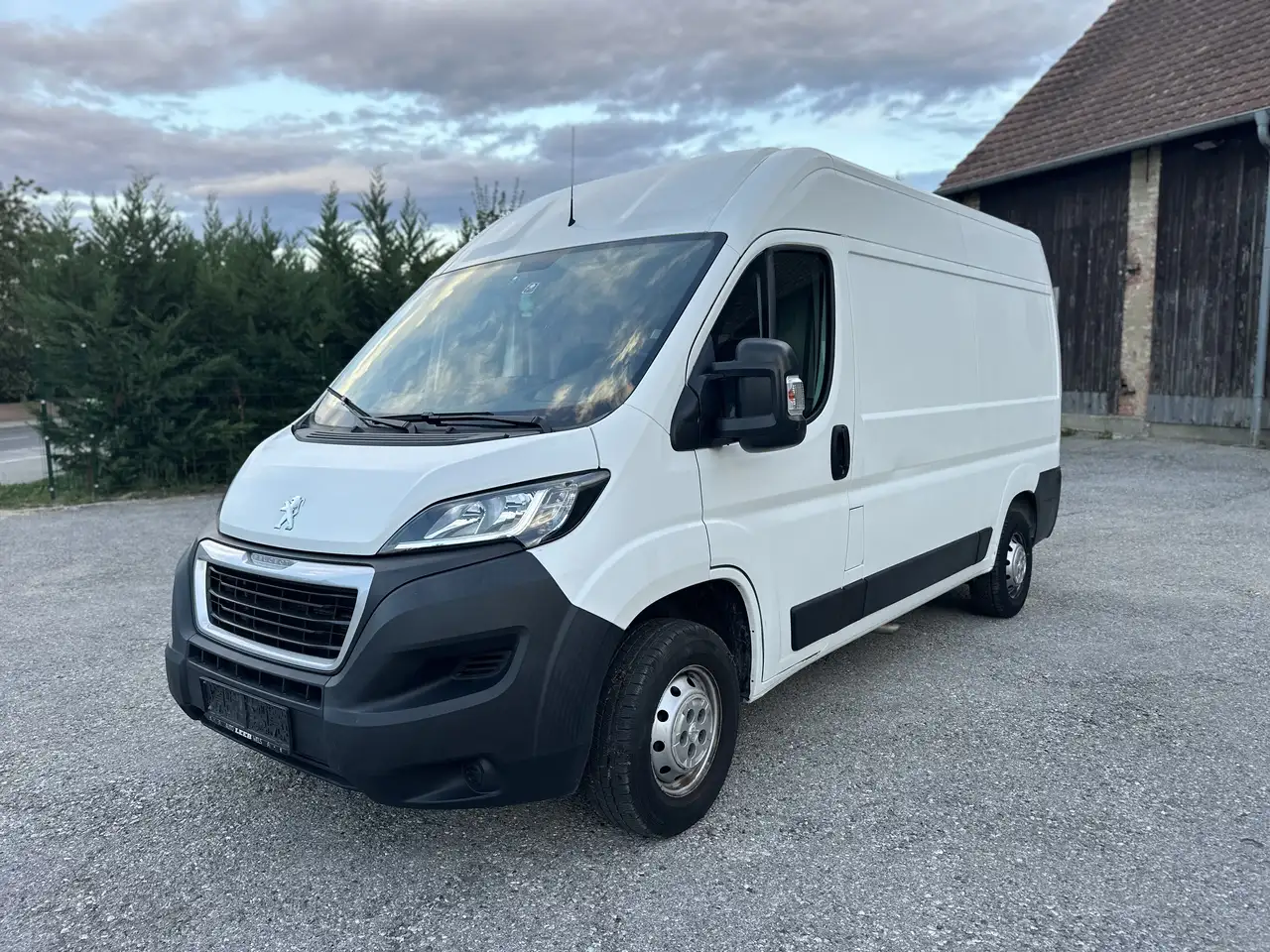 Peugeot Boxer 3300 L2H2 BlueHDi 140 — photo 1 of 15