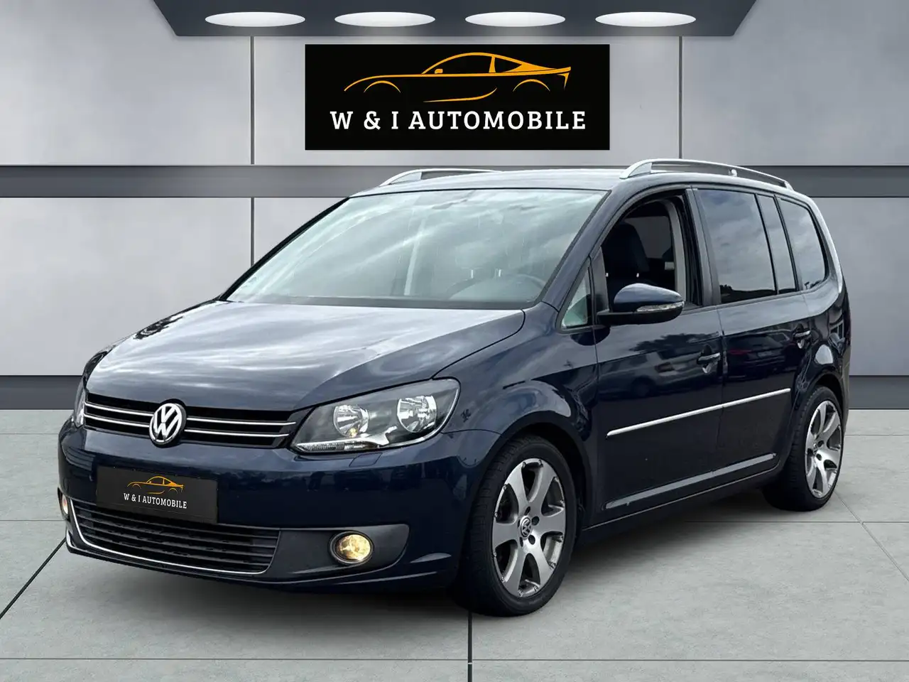Volkswagen Touran Highline *7SITZER*ALCANTARA*KLIMAAUTO*EINPARKHILFE*SHZ*AHK*SPORTSITZE*REGENSENSOR* — photo 1 of 17