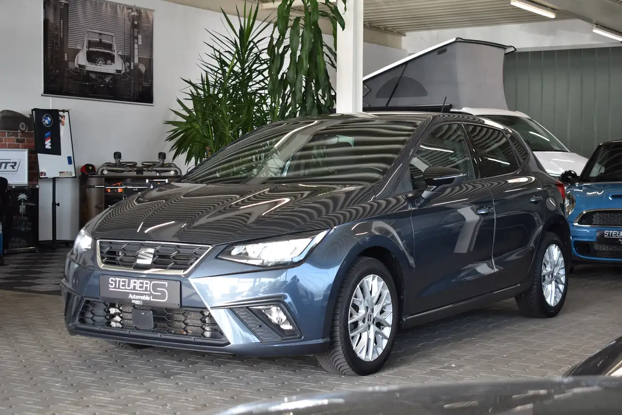 SEAT Ibiza 1.0 TSI FR DSG Navi APP LED Winterpkt Climatronic — photo 1 of 36