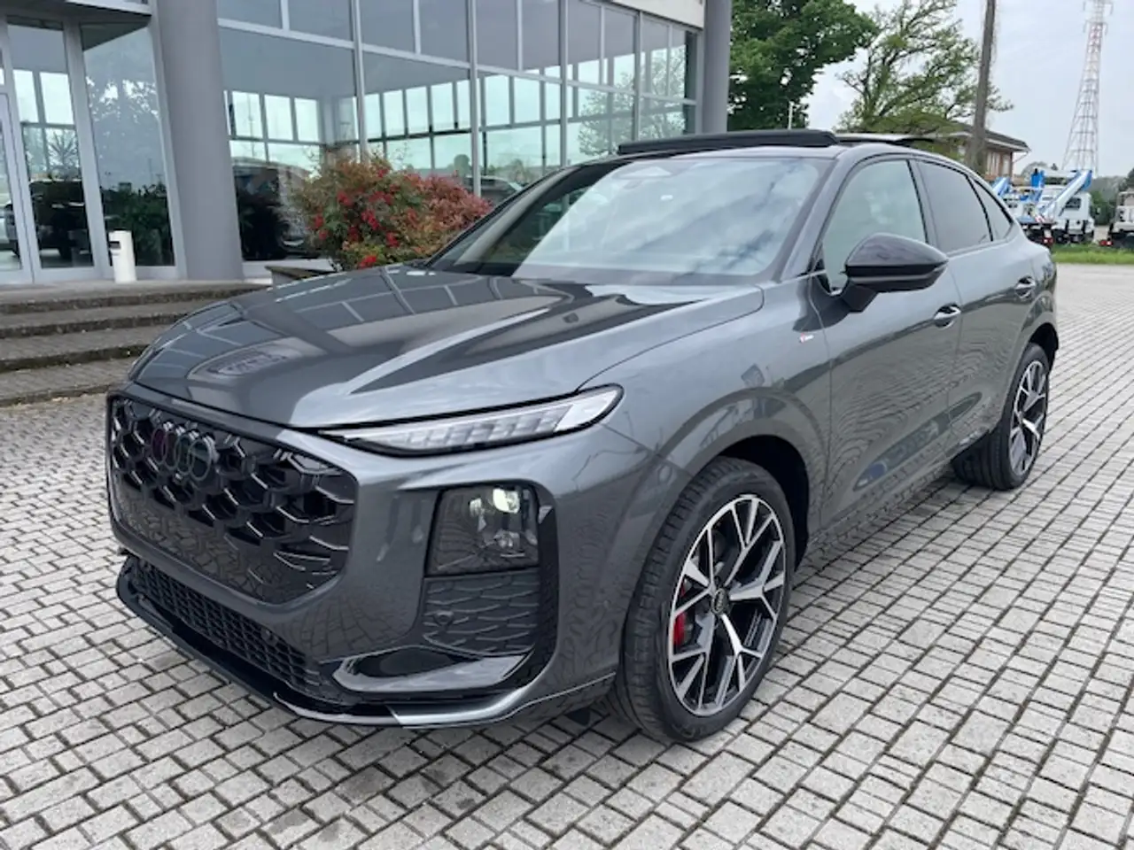 Audi Q3 SPB Sportback S Line Edition TFSI quattro S Tronic MATRIX/PACCHETTO DINAMICO/DCC/PELLE/TETTO/CERCHI 20 — photo 1 of 15