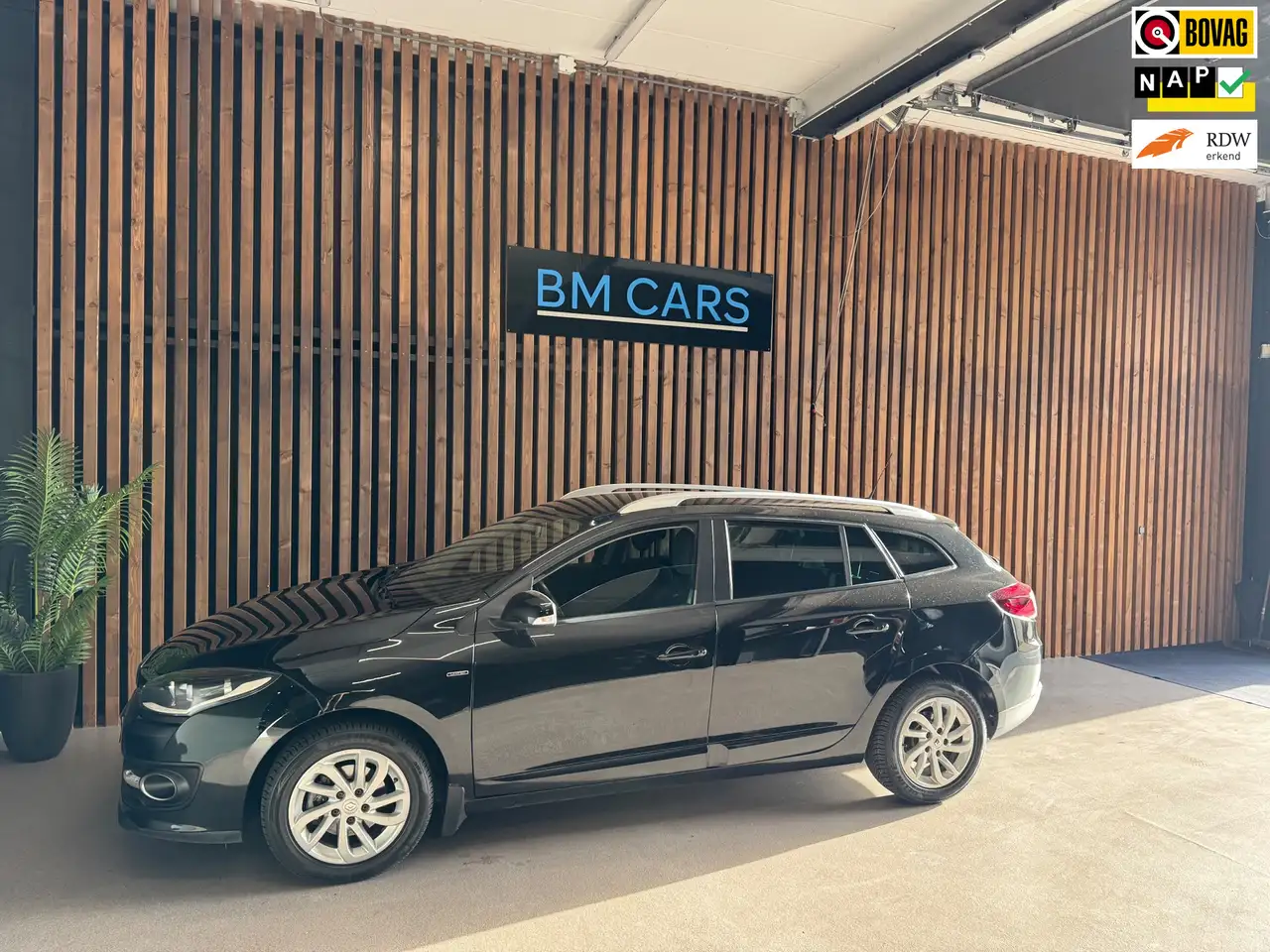 Renault Megane Estate 1.2 TCe Limited Airco,Led,Trekhaak — photo 1 of 15