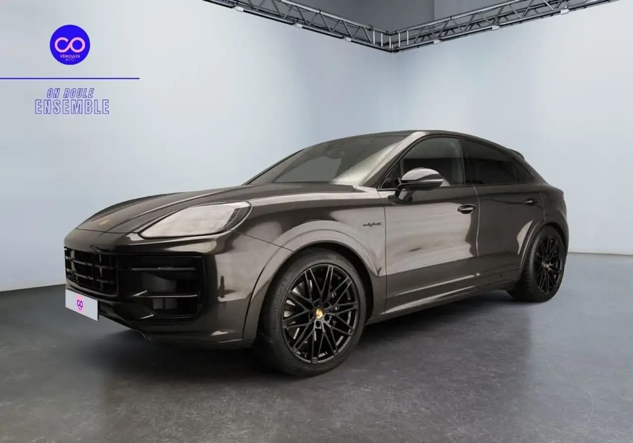 Porsche Cayenne coupé 3.0 e-hybrid 470 ch — sport chrono echappement sieges — photo 1 of 9
