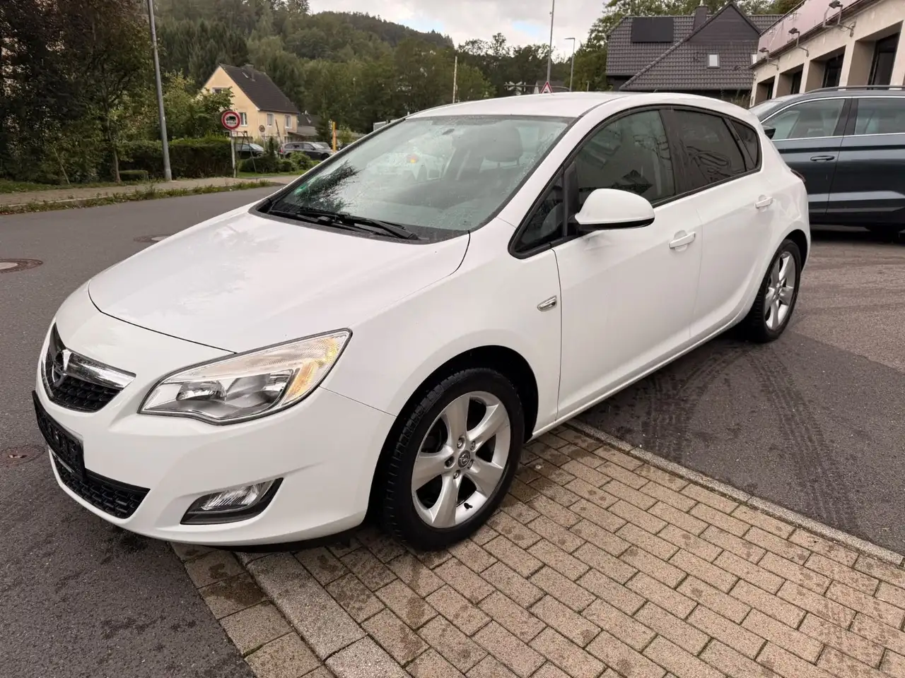 Opel Astra J Lim. 1.6 5-trg. Design Edition Navi,SHZ, — photo 1 of 19