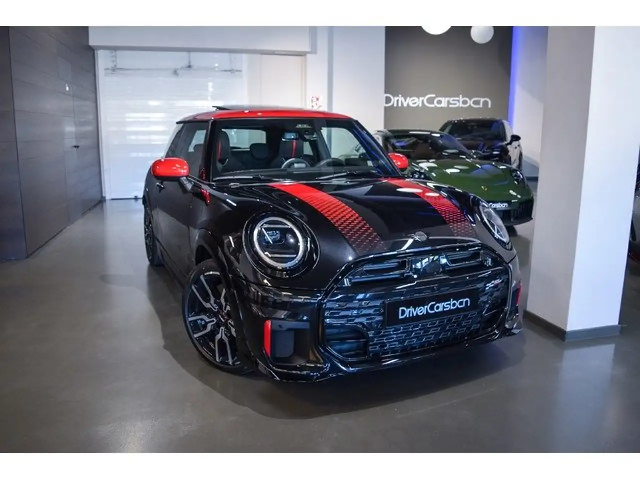 MINI Cooper 3 Puertas JCW — photo 1 of 9