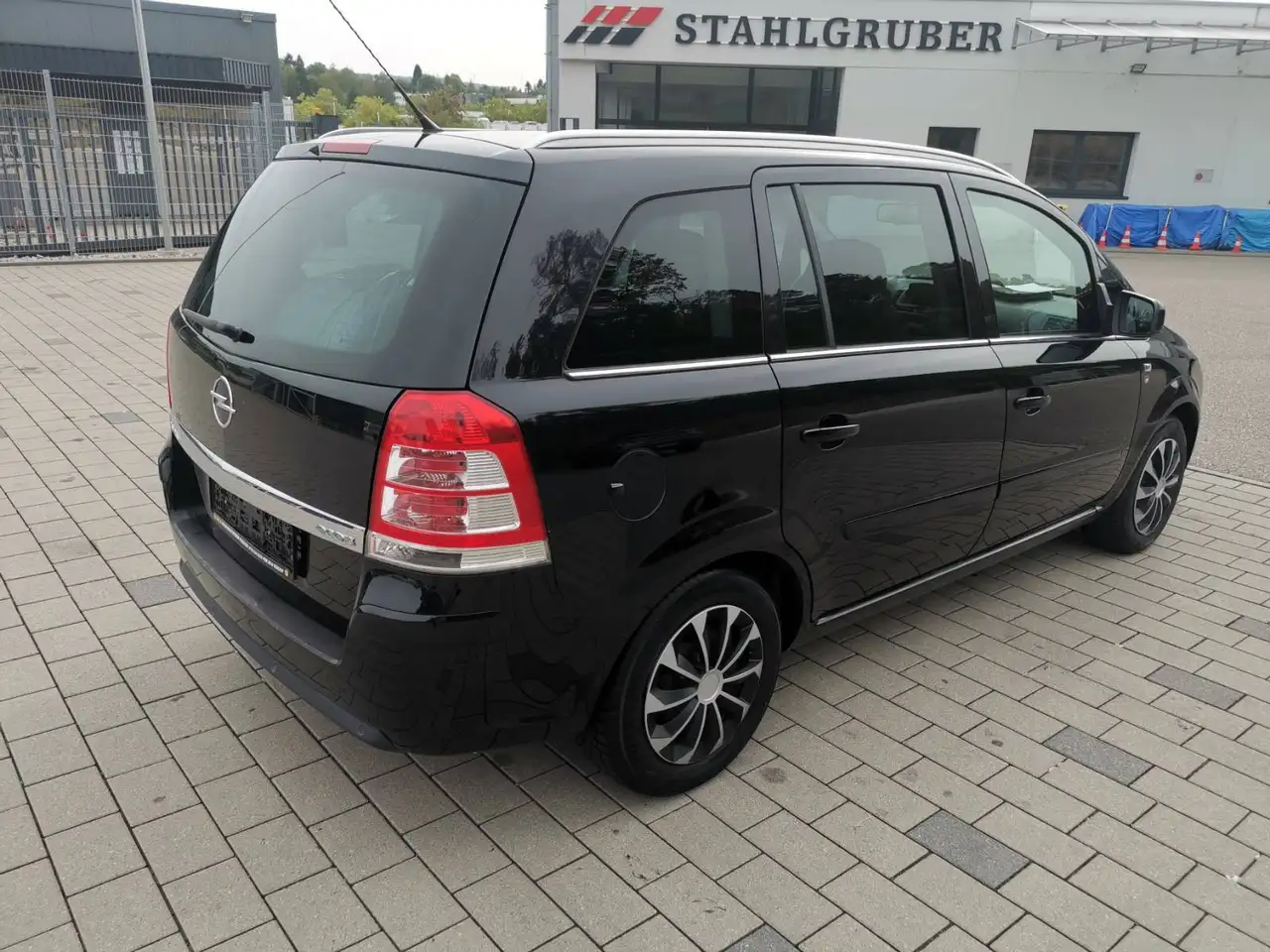 Opel Zafira Family 7 Sitze Klima — photo 1 of 14