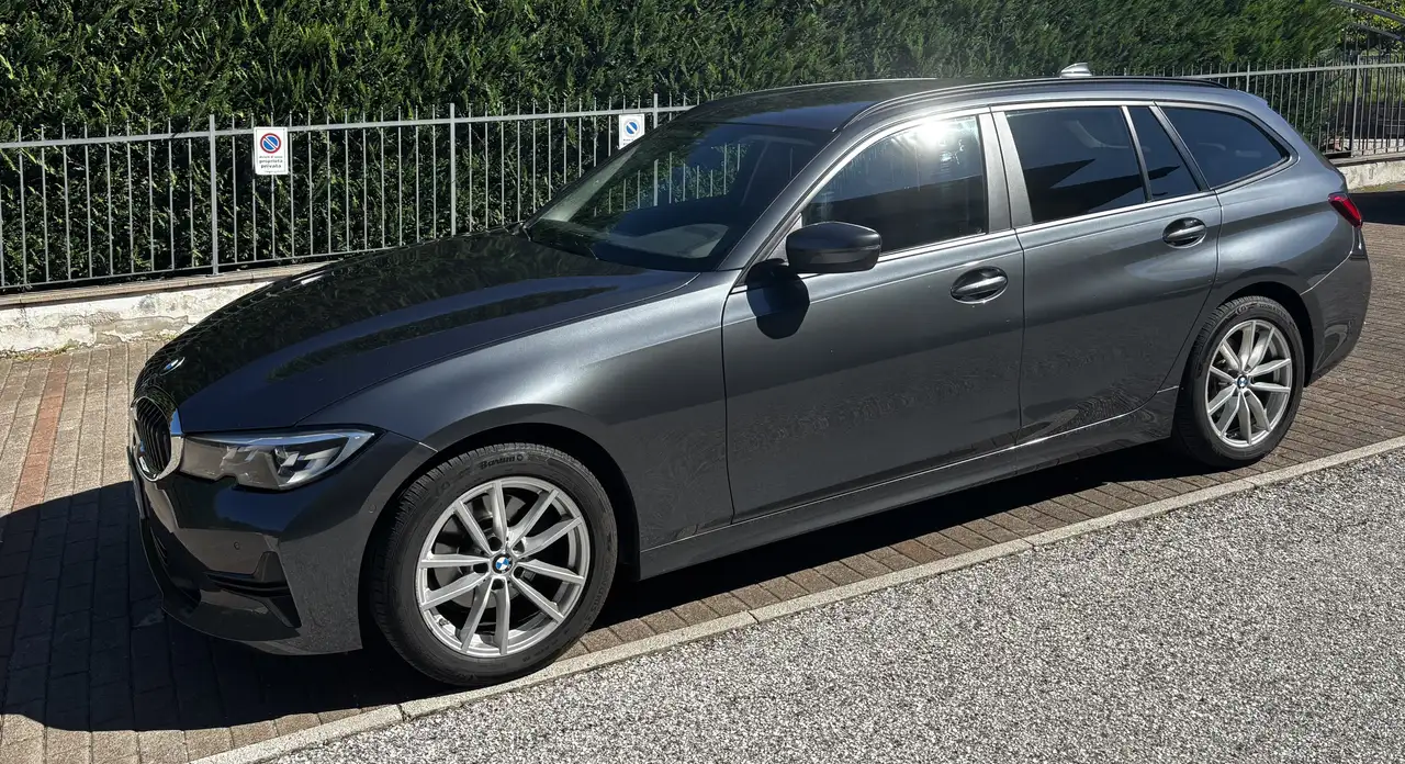 BMW 320 320d Touring xdrive Business Advantage auto — photo 1 of 15