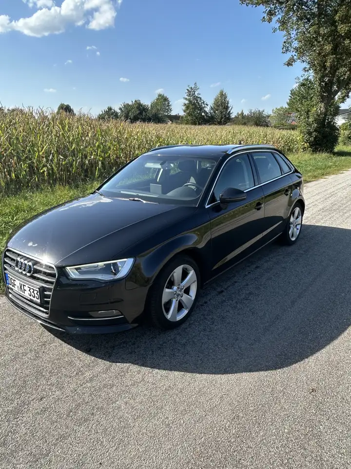 Audi A3 2.0 TDI Limousine S line Sportpaket — photo 1 of 12